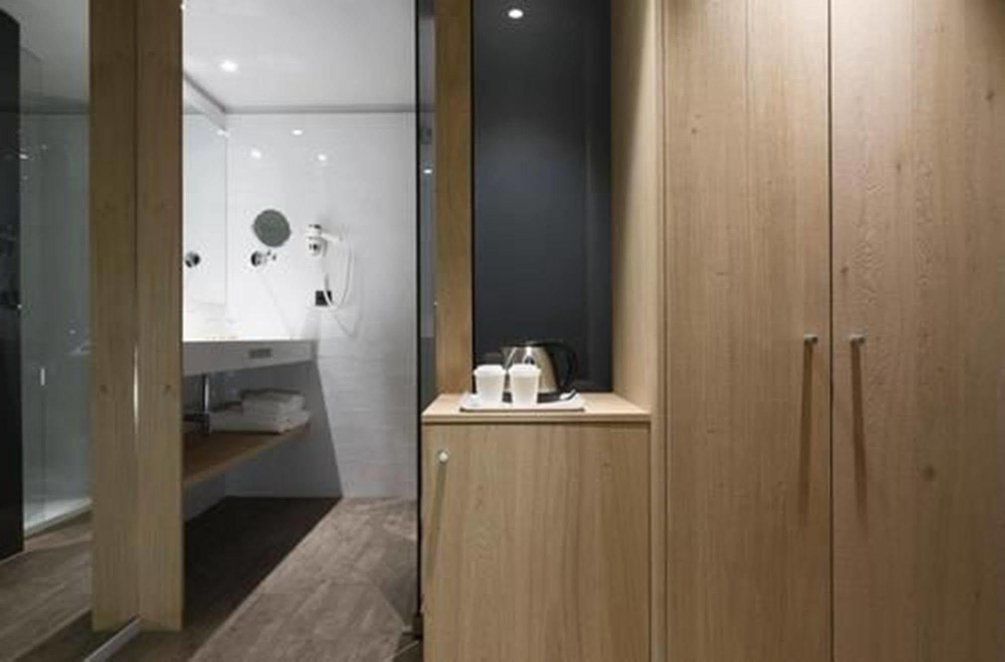 Yurbban Trafalgar Hotel Барселона Екстер'єр фото